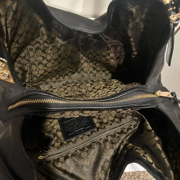 Coach Black Shoulder Bag - Picture 4 of 8